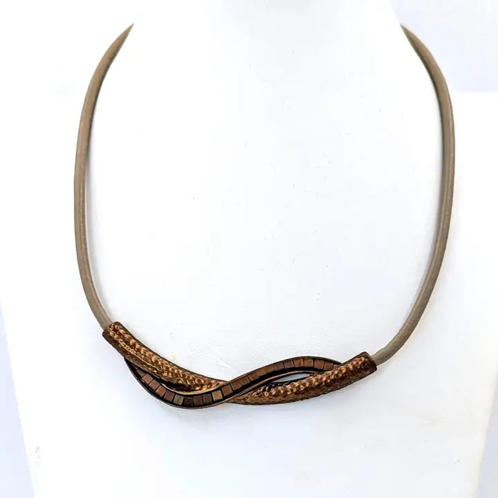 Beaten Metal Twist Short Leather Necklace