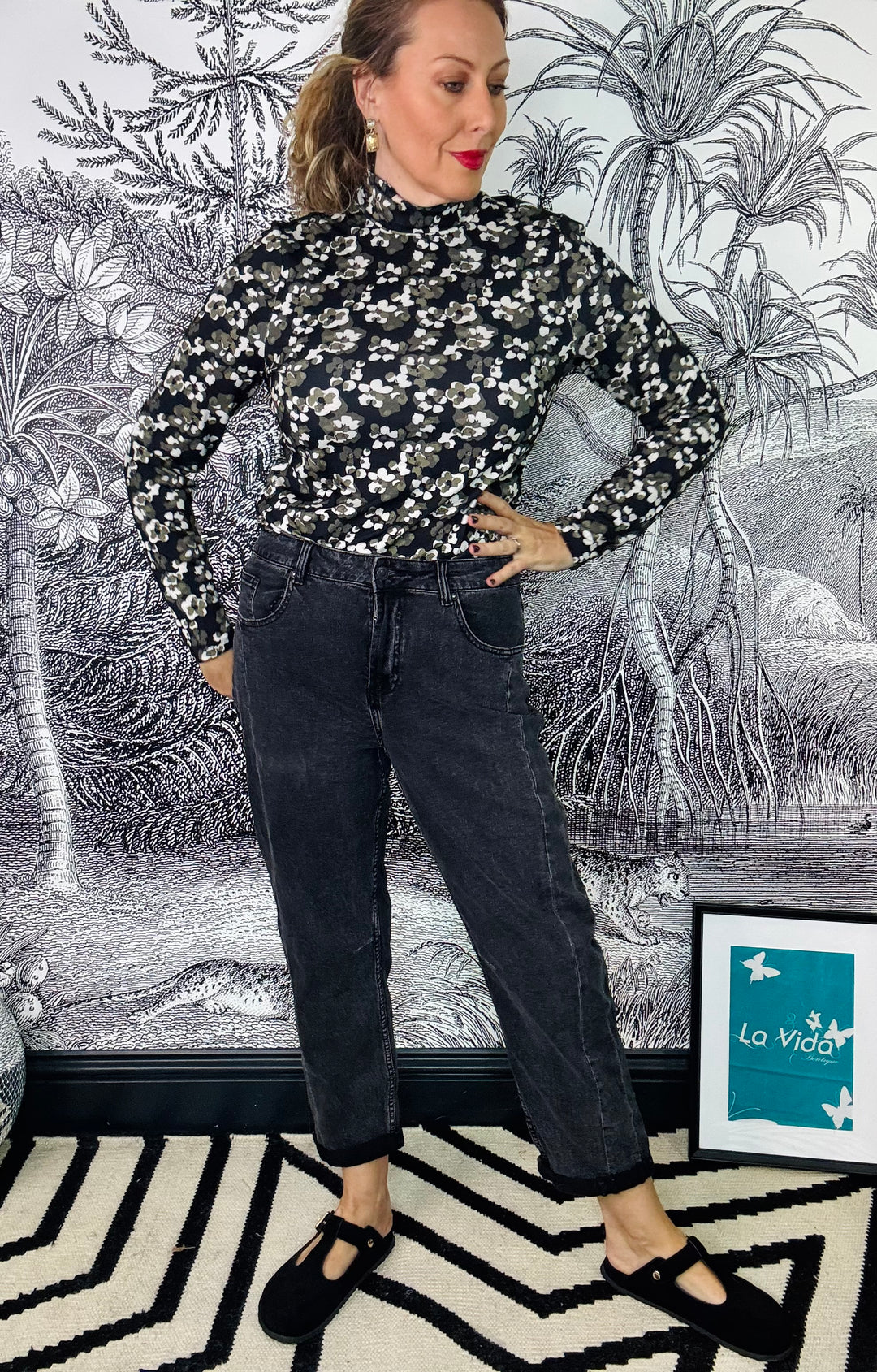 Caitlin Side Patch Barrel Jeans in Black