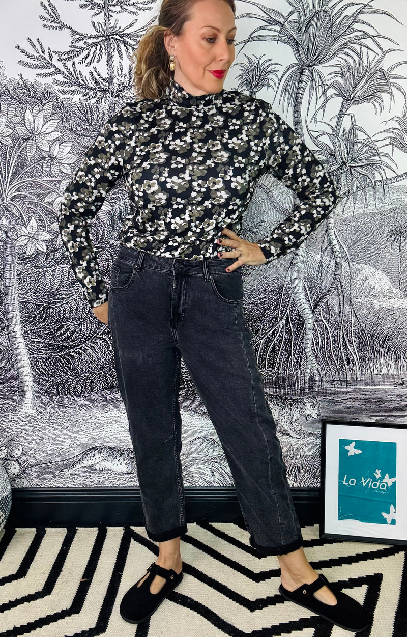 Caitlin Side Patch Barrel Jeans in Black