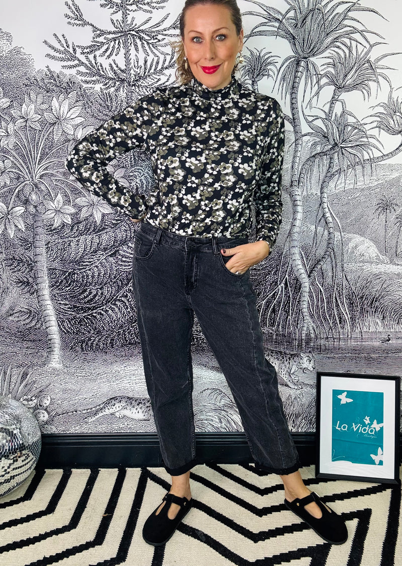 Caitlin Side Patch Barrel Jeans in Black