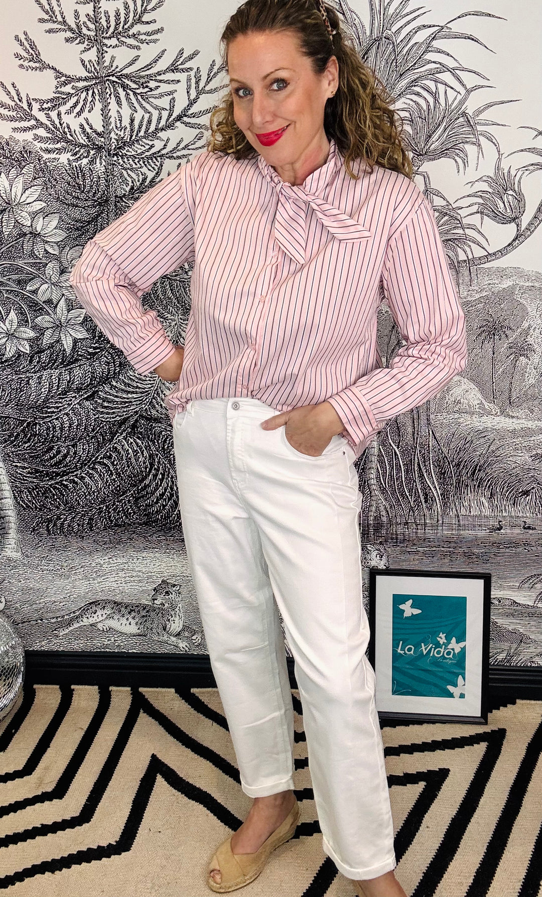 Caitlina Sidepatch White Barrel Jeans