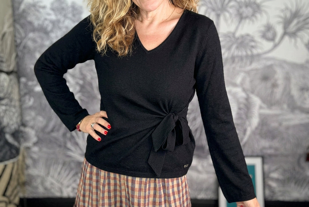 Sweet Knot V Neck Side Tie Jumper