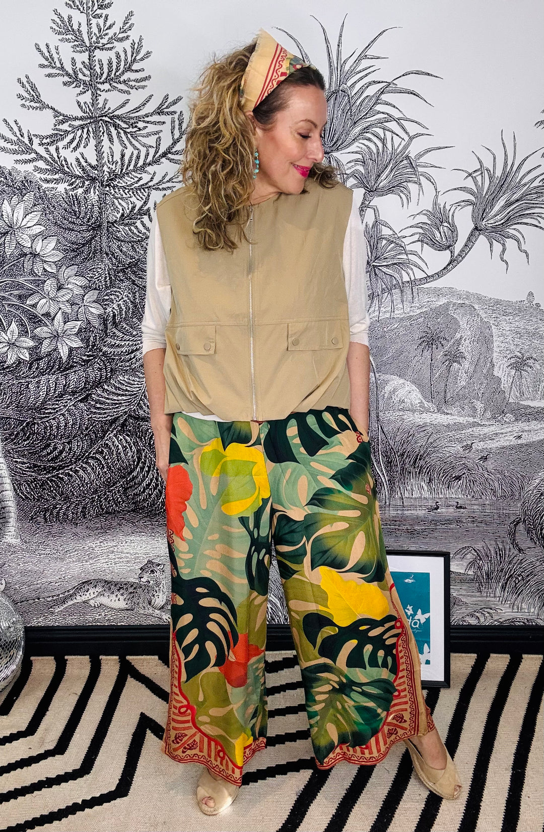 Ivy Sleeveless Gathering Jacket In Dark Sand Colour