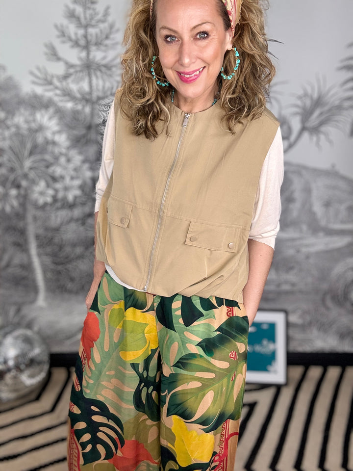Ivy Sleeveless Gathering Jacket In Dark Sand Colour
