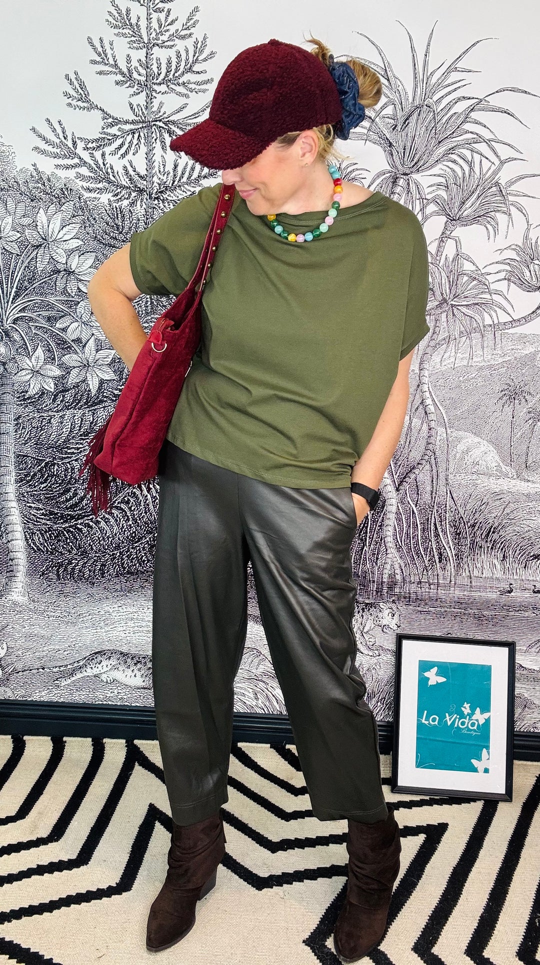 Kelly Barrel Trouser in Dark Olive