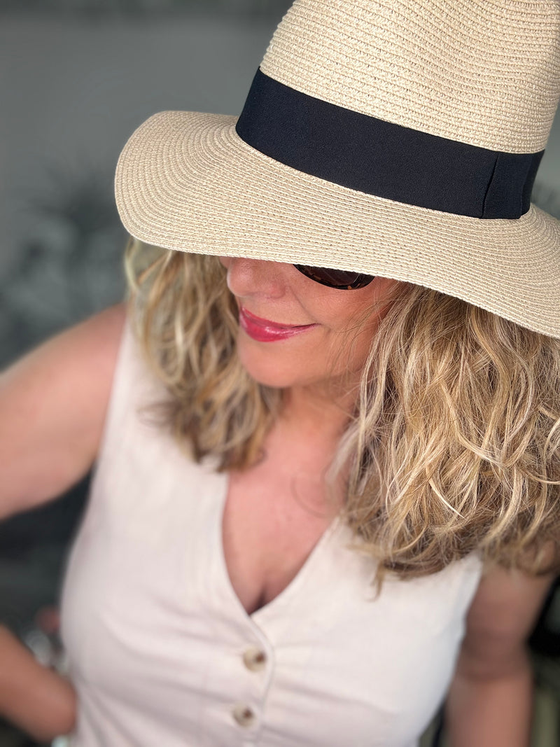 Foldable Panama Hat in Classic Beige with Black Band