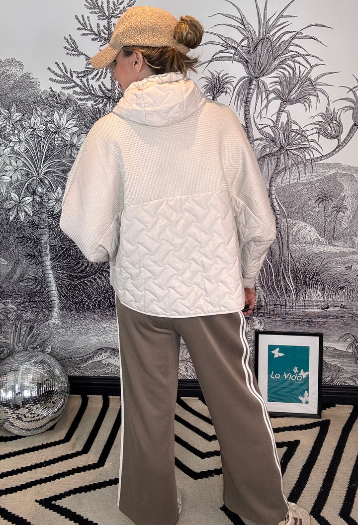 Abrigo Hooded Honeycomb Light  Padded Coat in Cream