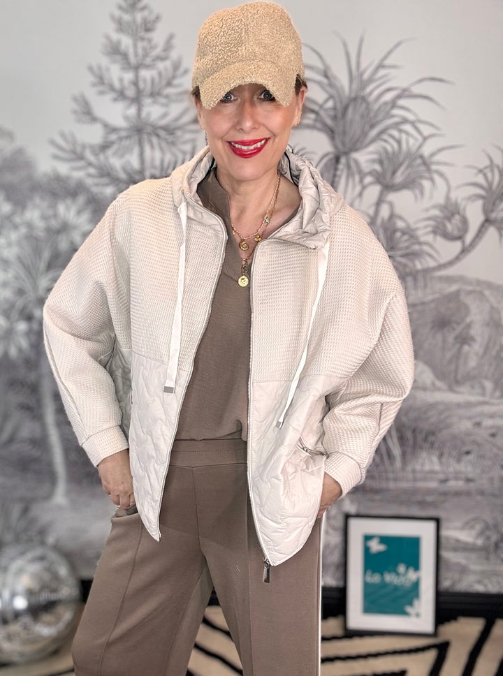 Abrigo Hooded Honeycomb Light  Padded Coat in Cream