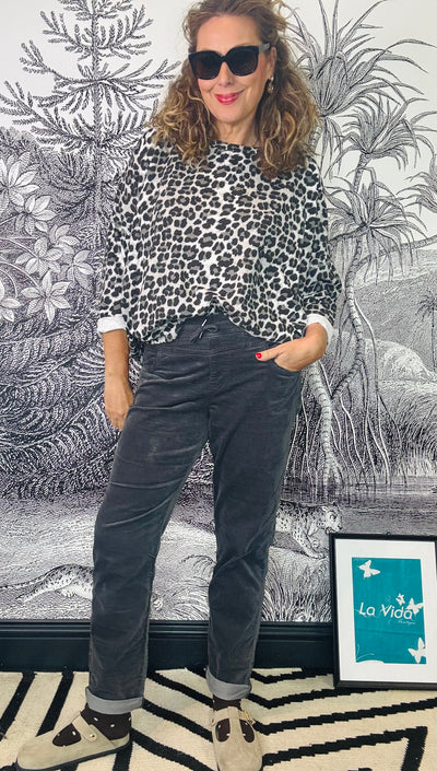Tessy Velvet Jeans in Lava Grey