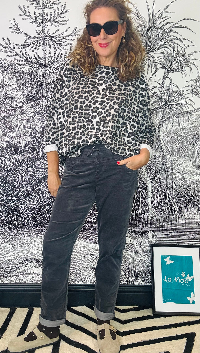 Tessy Velvet Jeans in Lava Grey
