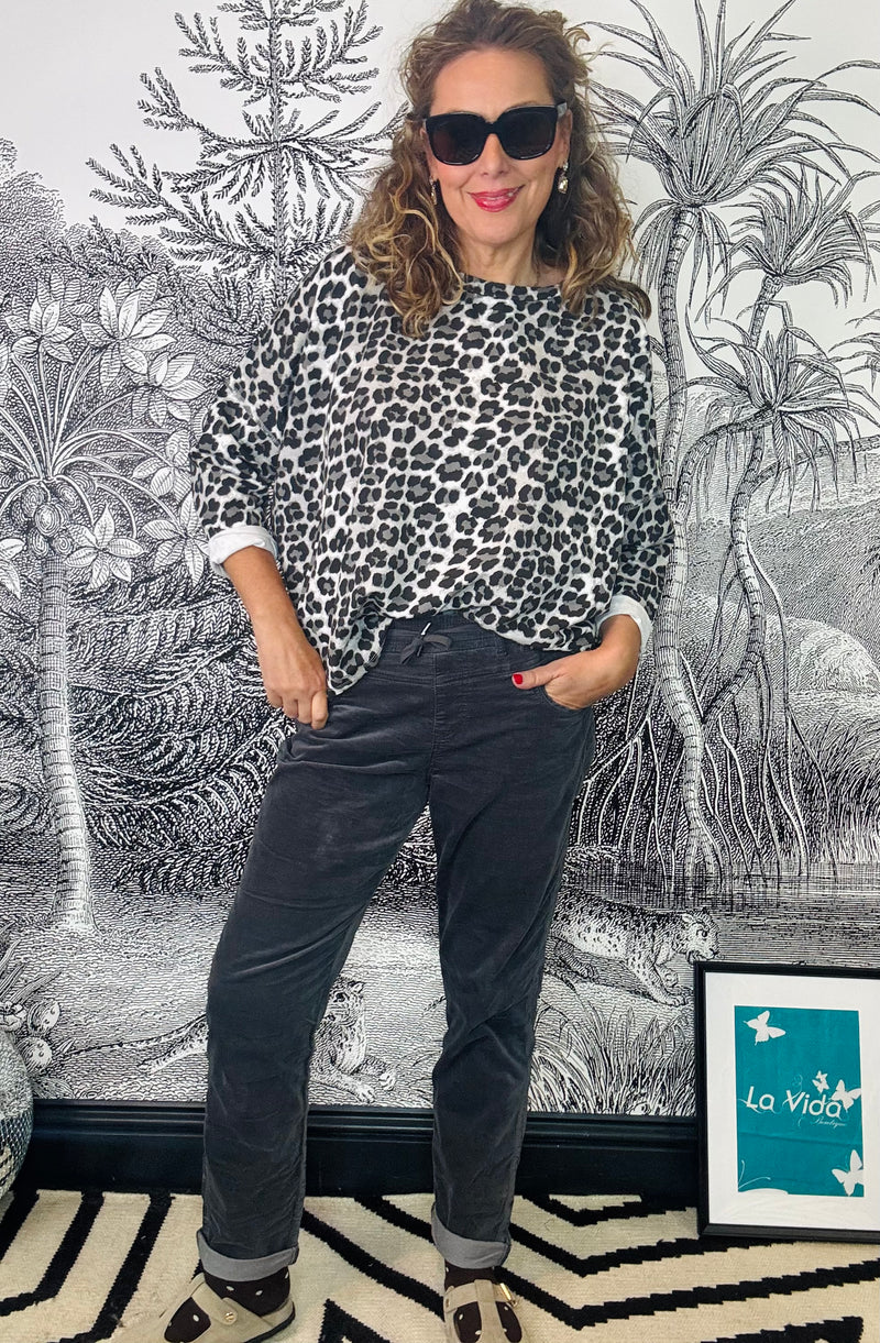Tessy Velvet Jeans in Lava Grey