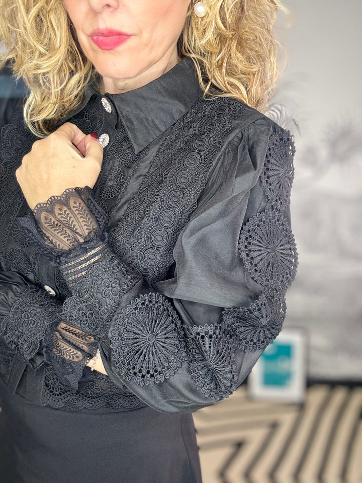 Reeva lace cuffs