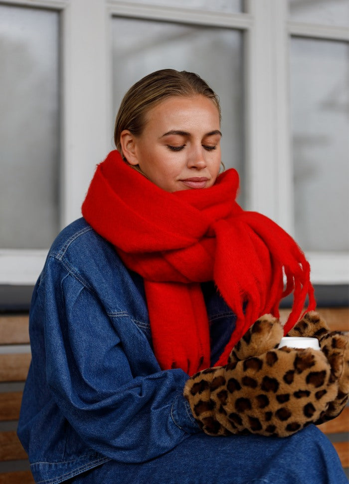 Samilia Soft Plush Leo Mittens