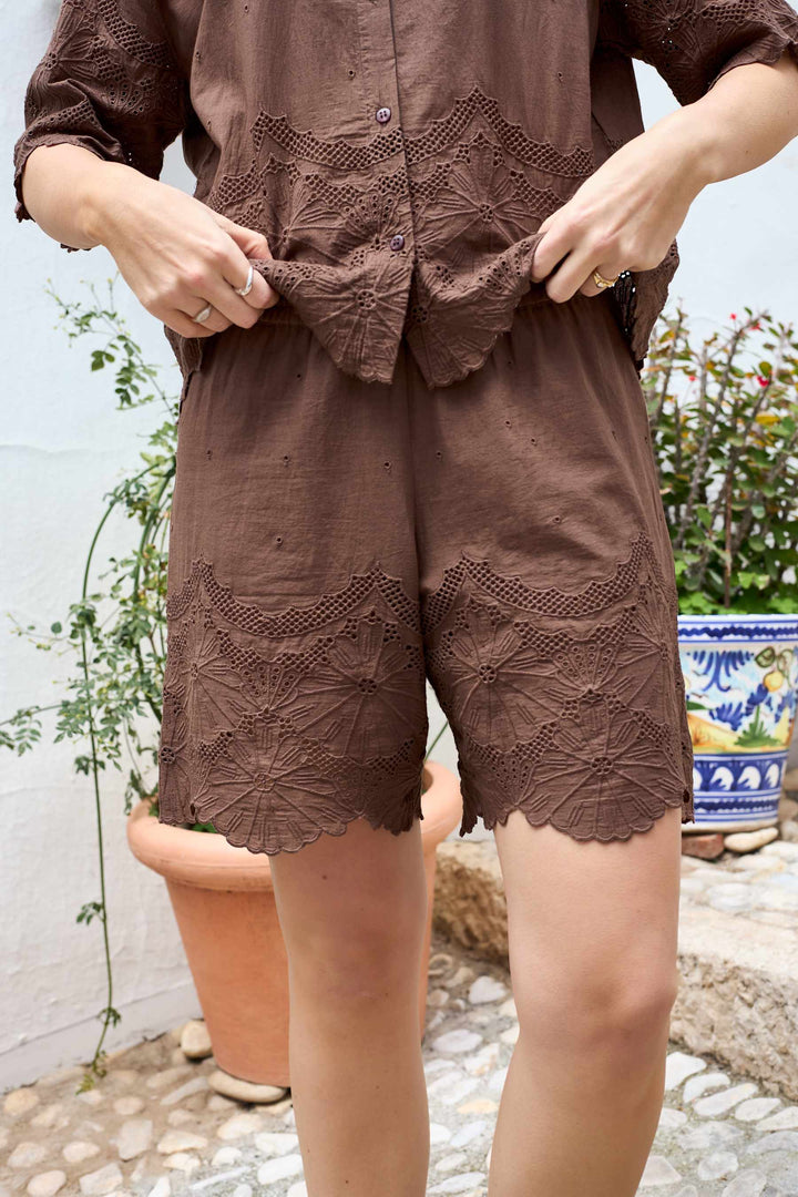 Agneta lace shorts in Espresso