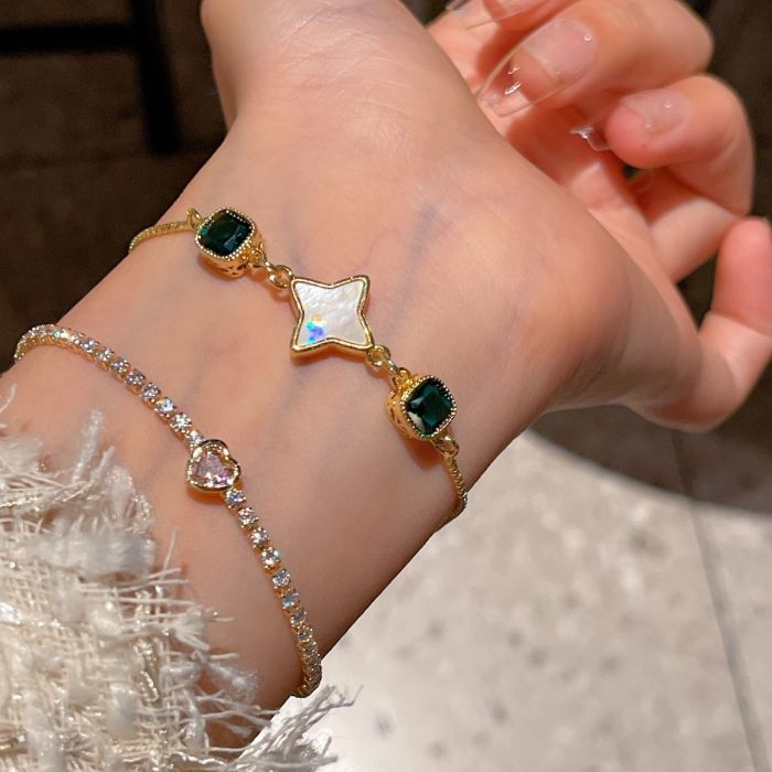 Pearlescent Star and Emerald Gem Bracelet