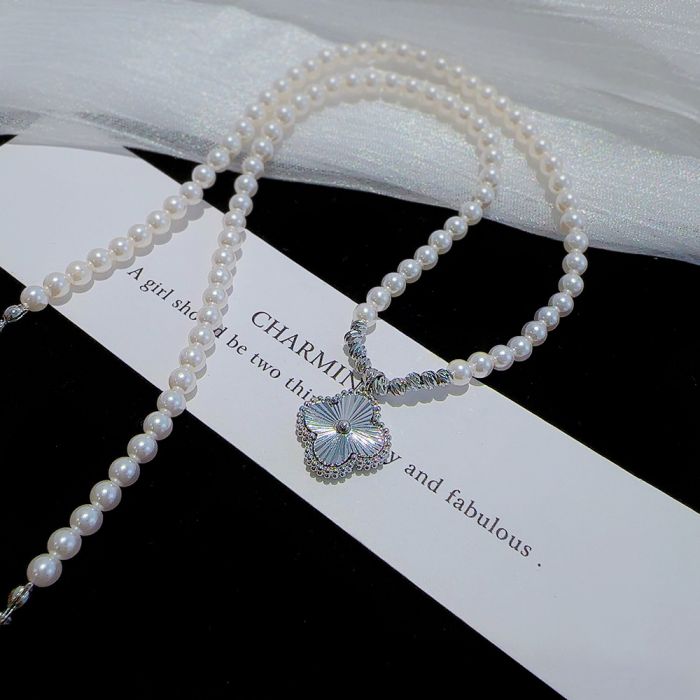 Pearl & Clover Pendant Necklace