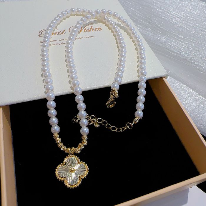 Pearl & Clover Pendant Necklace